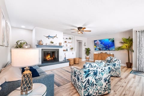 Twin Oaks | Pool, Tiki Bar, Fire Pit | 5 Min Beach