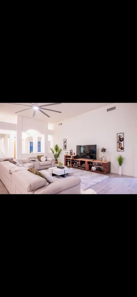 Luxe Villa: Golfer’s Dream, Free Heated Pool & Tub