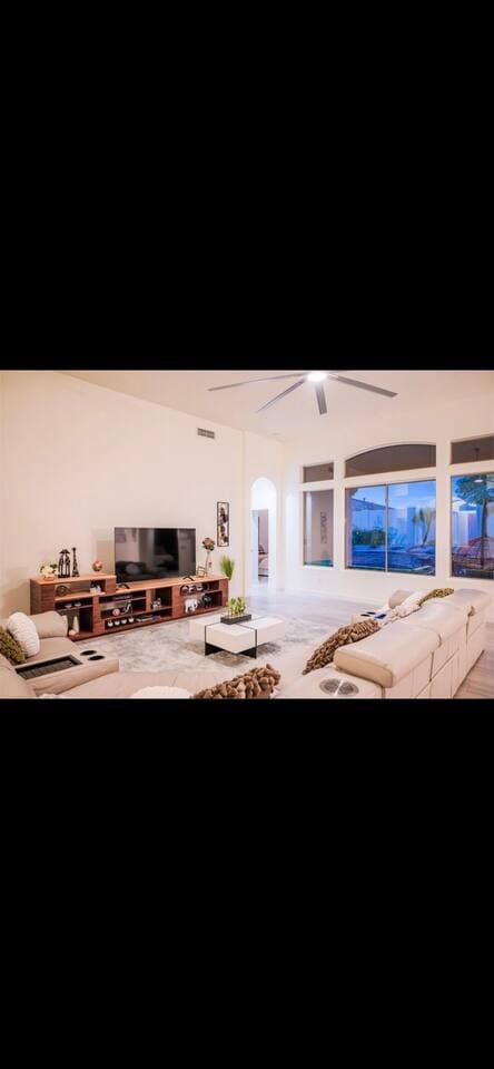 Luxe Villa: Golfer’s Dream, Free Heated Pool & Tub