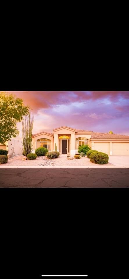 Luxe Villa: Golfer’s Dream, Free Heated Pool & Tub