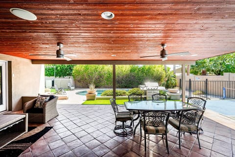 Luxe Scottsdale: Pickleball, GlowGolf, Heated pool