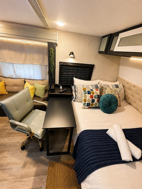 Your Fancy Oasis in the heart of Ft. Lauderdale. image 5