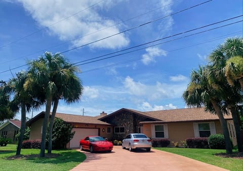9 Palms Beach House image 1