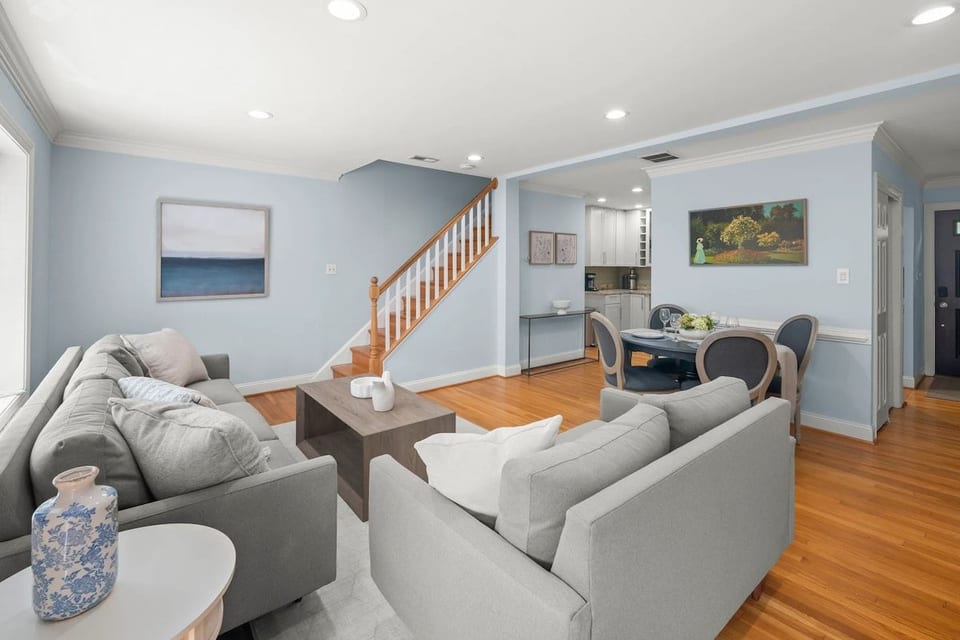 Cozy and vibrant living room with ample seating for the ultimate lounging experience!