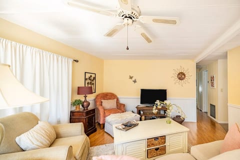 My Sunny home on the Bay. image 4