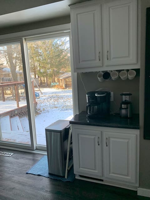 Coffee maker and grinder. Access to backyard/deck.