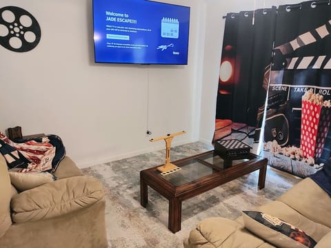 Jade Escape | Near Strip | Sleeps 8 | EV Charger image 2