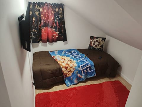 Jade Escape | Near Strip | Sleeps 8 | EV Charger image 5