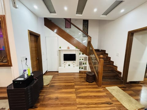 3BHK Luxury Villa Aerocity - Stay Royal BNB