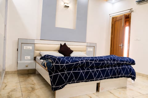 3BHK Luxury Villa Aerocity - Stay Royal BNB