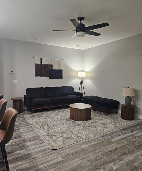 Monthly, insurance housing, corporate housing image 1