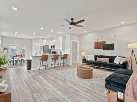 Monthly, pet friendly, insurance/corporate housing