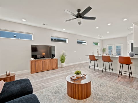 Monthly, pet friendly, insurance/corporate housing