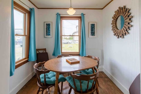 Dining room with extra folding chairs. The folding chairs are tricky. See bottom for directions