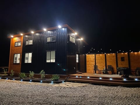 The Sunrise Cabin | Hot Tub, Pond Near RRG
