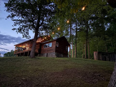 The Pond House-Hilltop Views-Private Pond Near RRG