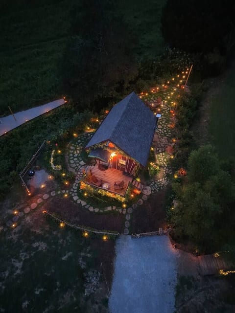 The Crooked Cabin | Wood-Fired Hot Tub near RRG
