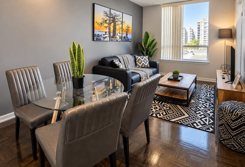 Modern 1BR+DEN in Markham | The Foresite