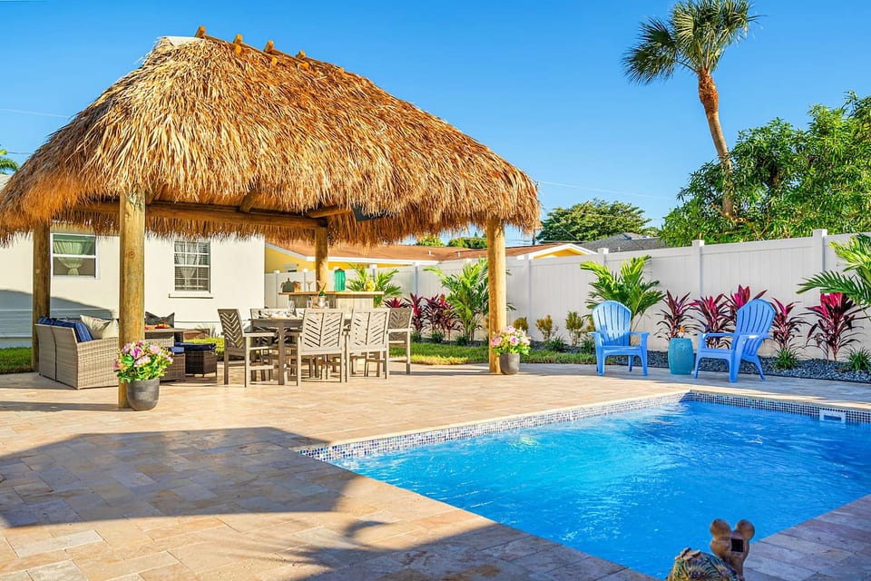 Heated Pool, Tiki Hut, Huge Yard, Bar, Walk 2 Ave - Delray Beach