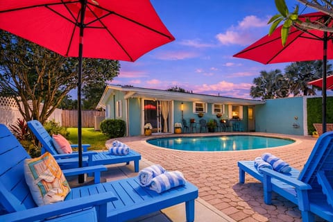 Chic 4BR Htd Pool, 5 min to beach, PAC-MAN, Games
