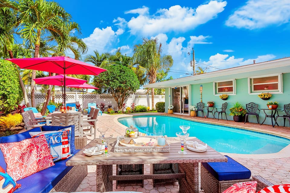 Chic 4BR Htd Pool, 5 min to beach, PAC-MAN, Games - Fort Lauderdale