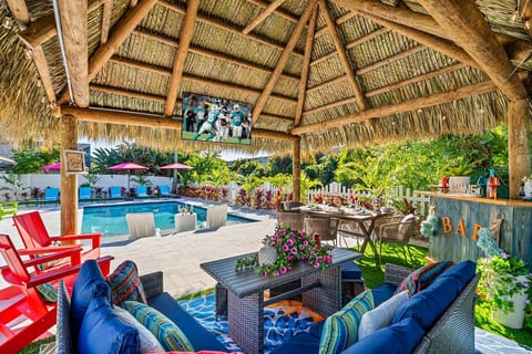 Tiki Hut, Htd Pool, Billiards, Putt-Putt, Canal