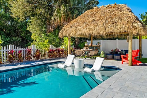 Tiki Hut, Htd Pool, Billiards, Putt-Putt, Canal