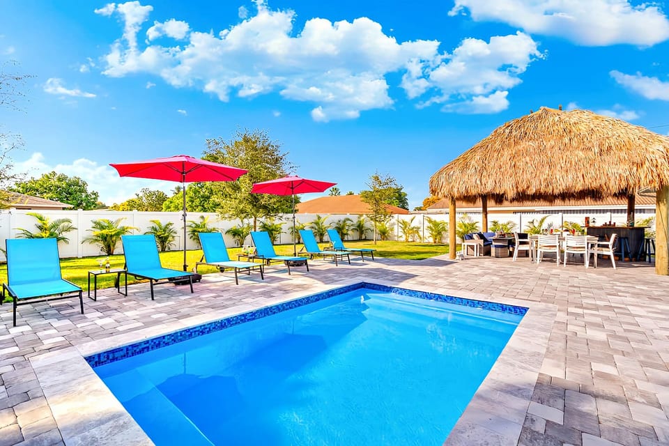 Luxe Heated Pool Home, Tiki Hut, Bar, Air Hockey! - Delray Beach