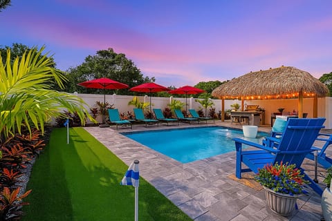 Tiki Hut, Htd Pool, Bar & Putting Greens Near Atlantic Avenue