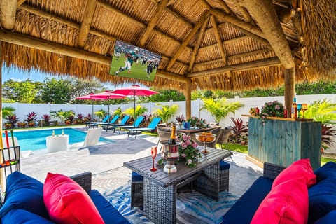 Tiki Hut, Htd Pool, Bar & Putting Greens Near Atlantic Avenue