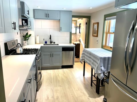 Brand new kitchen! With quartz counter tops and under cabinet lighting.
Well stocked, stainless steel appliances. Ice maker, coffee maker, kettle, toaster, half dishwasher, microwave and full sized oven.