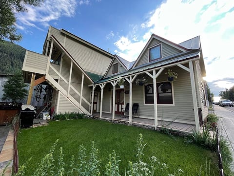 Our place in summer.
Green space for your enjoyment.
Gas bbq, lawn chairs and Mountain Views