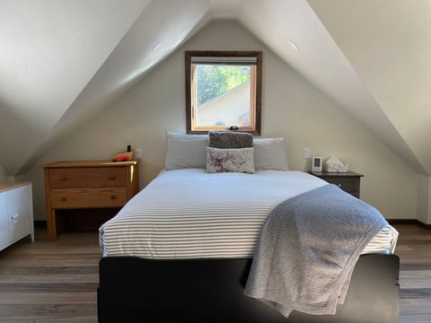Queen bed, plenty of natural light fills this room
Mountain View’s to the end of the box canyon from the east side of the condo.