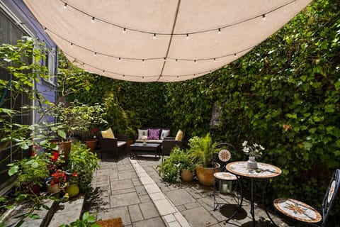 Small but cozy backyard filled with flowers — a quiet spot to unwind after wine tasting or exploring downtown Napa.
