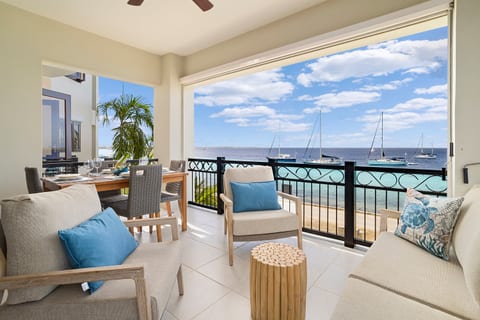 Elegancia Ocean Front Apartment