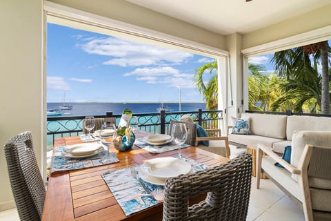 Elegancia Ocean Front Apartment