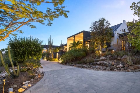 Nature Villa w/guesthouse
