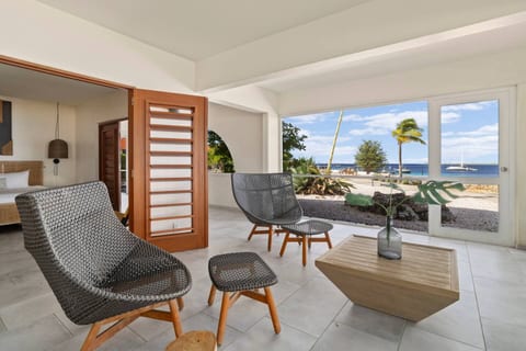 Beachfront Home w/3BR