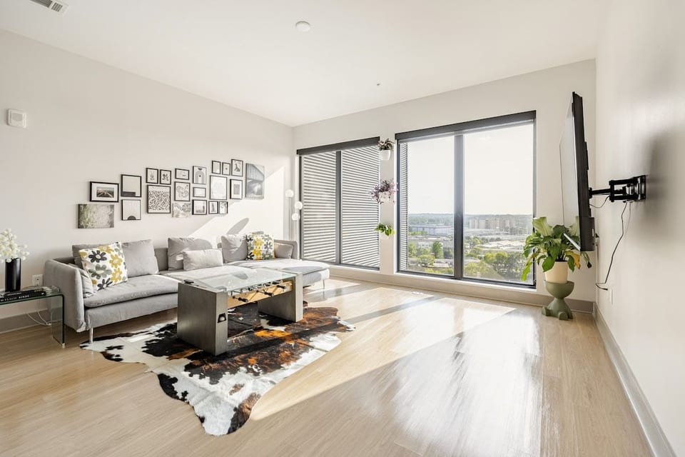 Spacious Pool-Level Condo • Free Parking • Gym image 1