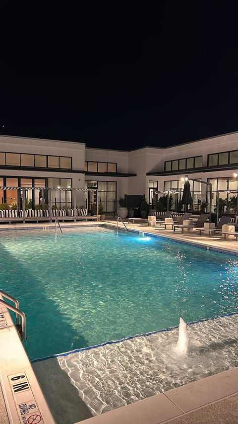 Spacious Pool-Level Condo • Free Parking • Gym image 4