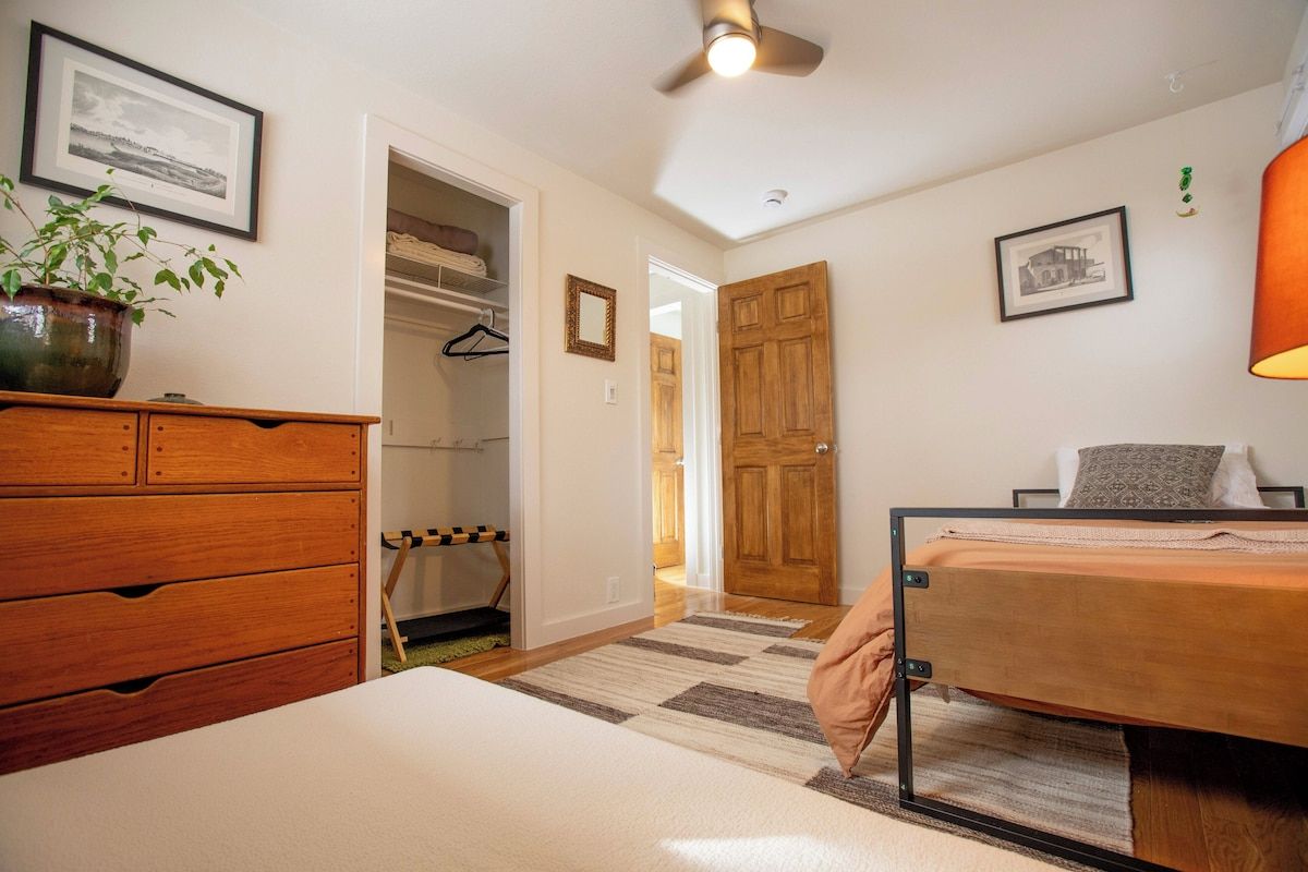 Full + Twin bedroom