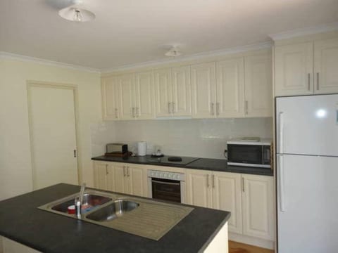 Clean easy to maintain new kitchen with everything you need to be happy. To use stove and oven flick the switch to the right of the hot plate on the tiled Wall. G