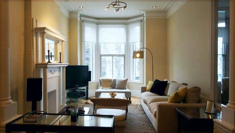 Stylish apart for 2 to 4 in Mile- End -Min 1 month image 3