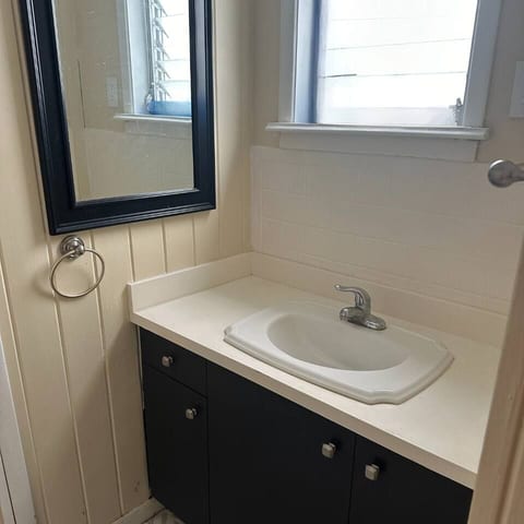 Charming Studio with porch - great location!