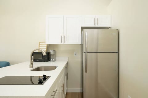 Duval Corner - Pet friendly with Balcony