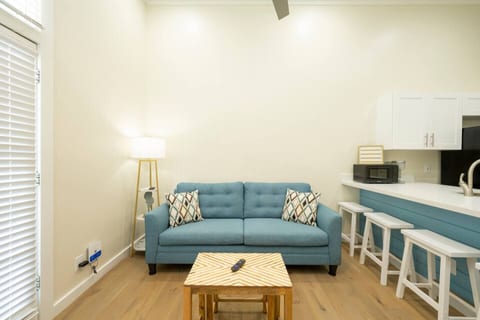 Duval Corner - Pet friendly with Balcony