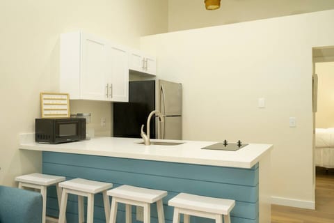 Duval Corner - Pet friendly with Balcony