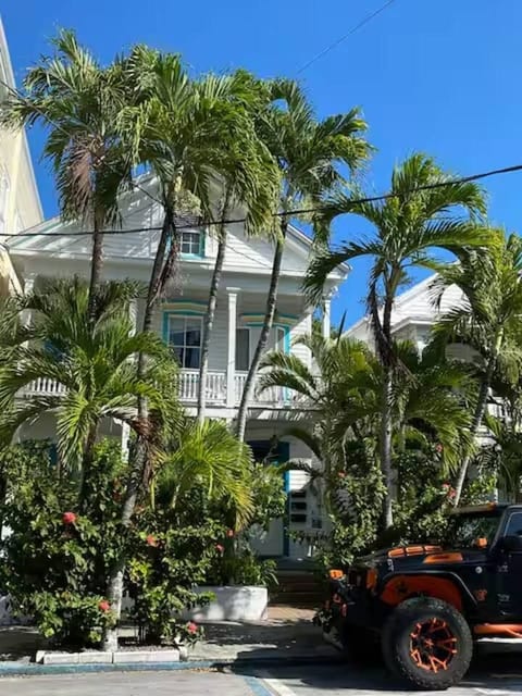 Old Town 1B Apartment / Balcony / Great Location