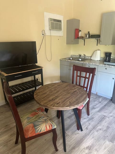 Old Town 1B Apartment / Balcony / Great Location