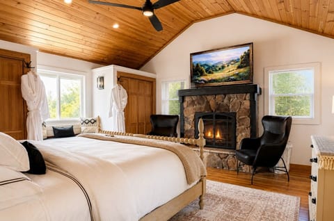 Lakeview Cabin: Hot Tub & Saloon